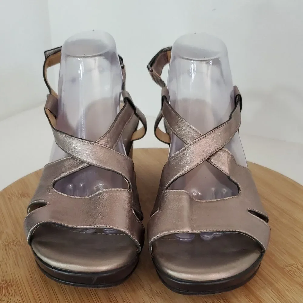 Naturalizer Villette Metallic Leather Bronze Wedge Heel Sandals Size 10W